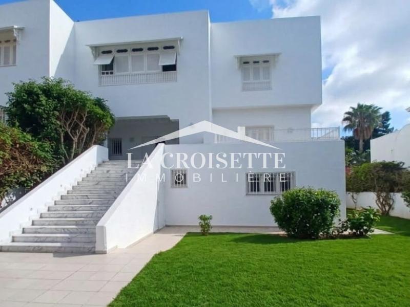 Villa S+7 avec piscine à Gammarth